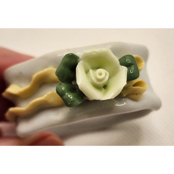 NAPKIN RINGS-Porcelain-3D Flowers-Yellow-Green-Set of 4 - Picture 5 of 16